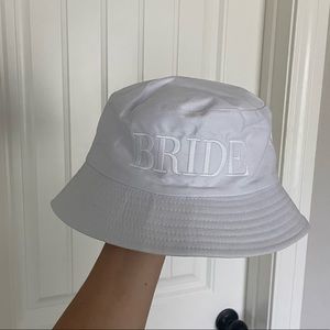 BRIDE bucket hat white